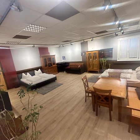 מלון Krumnussbaum Nous Cafe & Restaurant מראה חיצוני תמונה