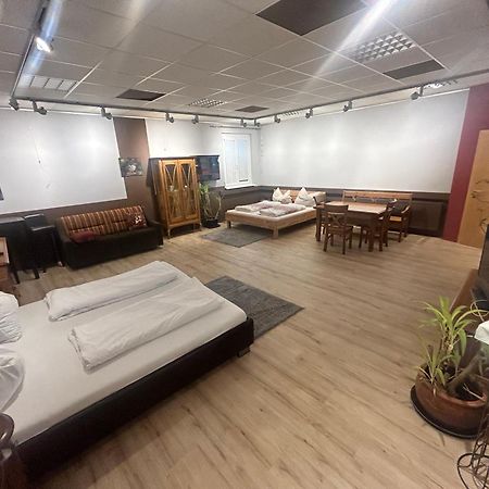 מלון Krumnussbaum Nous Cafe & Restaurant מראה חיצוני תמונה