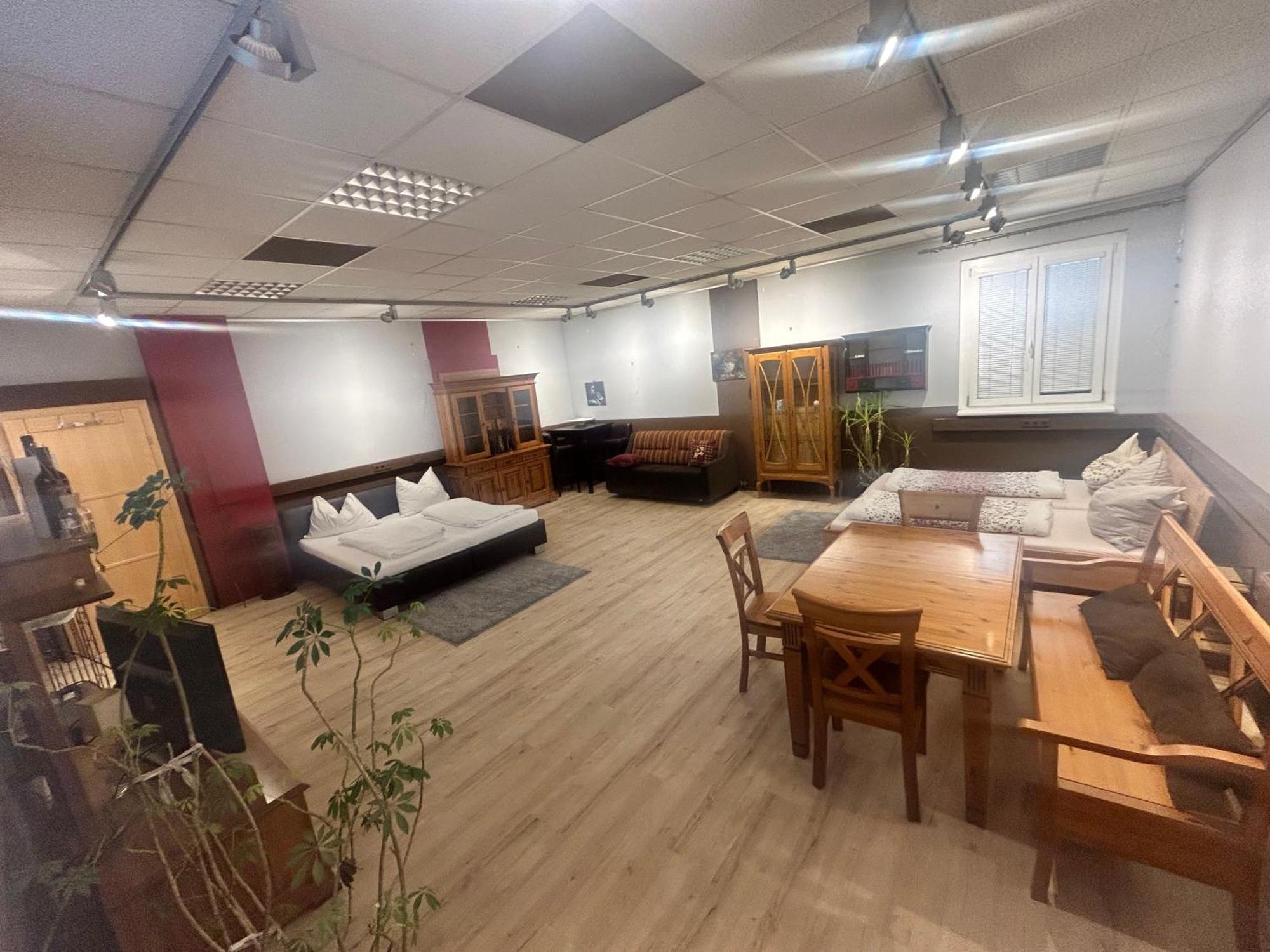 מלון Krumnussbaum Nous Cafe & Restaurant מראה חיצוני תמונה